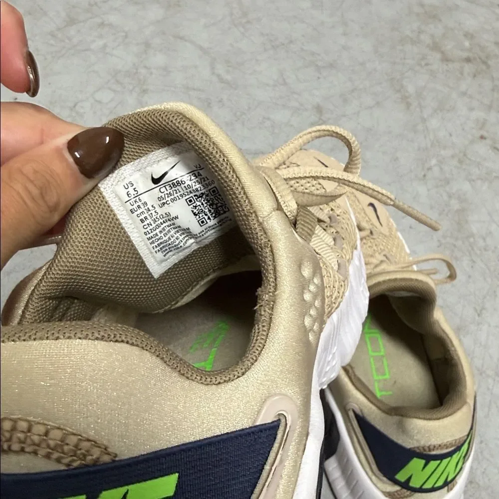 Nike Beige and White Sneakers - Mens 6.5 Worn Twice - LIKE NEW Sneakers
